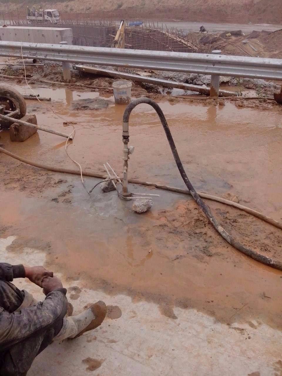 沙嘴街道路基压密注浆